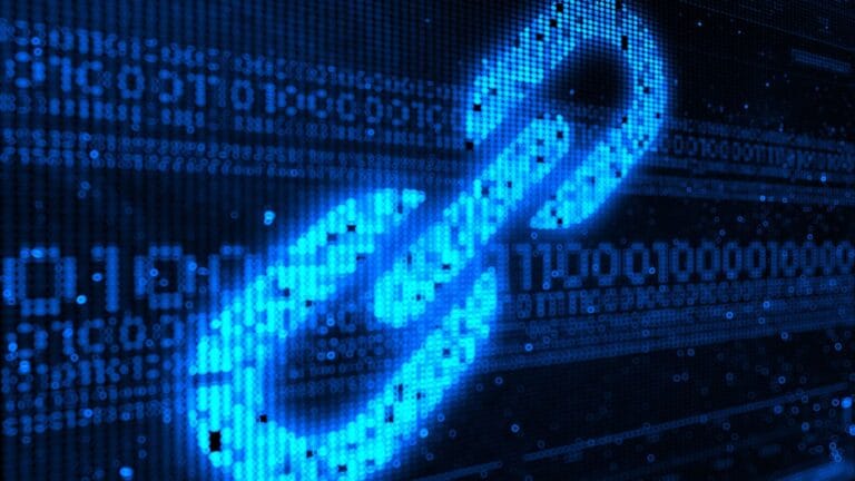 Digital concept of a blue hyperlink chain icon made of binary code on a dark background, representing the SEO value of plain text links in digital content.